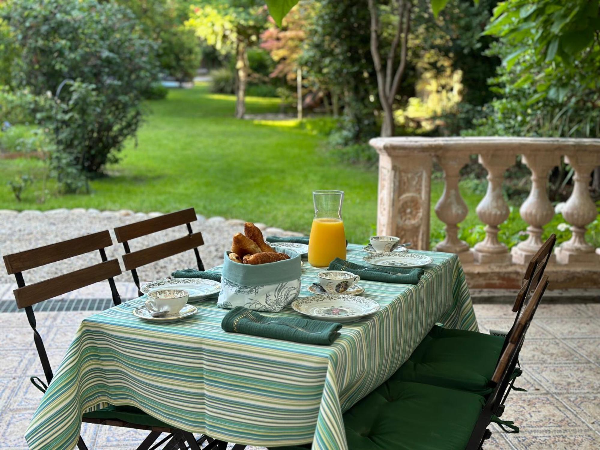 Bed and Breakfast L'Enthousiasme à Prades  Extérieur photo
